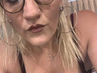 色情视频聊天 Glittermo