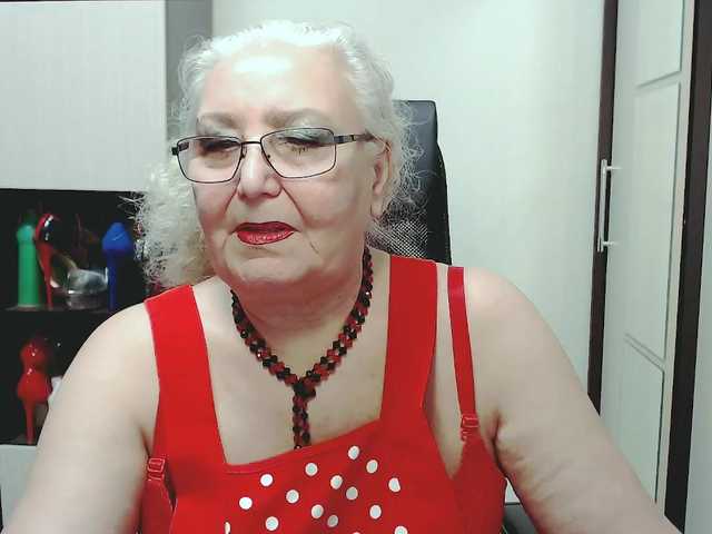 相片 GrannyWants all shows in clothes only for tokens.. undress only in private