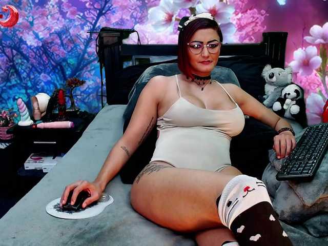 相片 Hanna-Luna Welcome to my room, enjoy it with me: menu tips All neked 195tks, Lush control for 30 minutes 999tks, Show feet 30 tks, Show pussy 100tks, Show boobs 95tks, Fingers pussy 200tks, Dildo pussy 300tks, Squirt 380tks, Doggy style 55tks, Anal 600tks, C2c 50tk