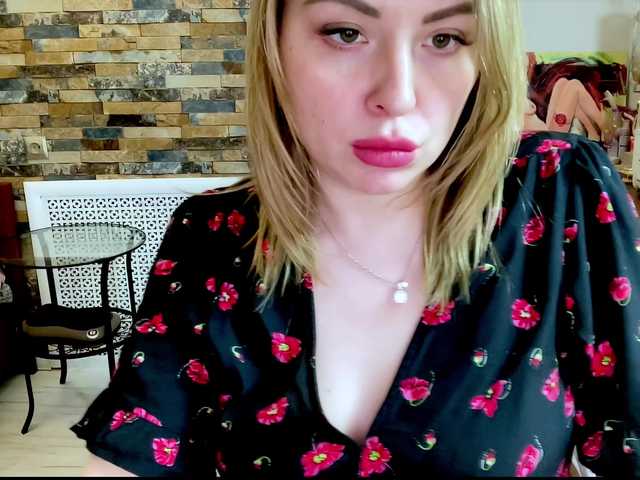 广播屏幕截图 HollyDoll