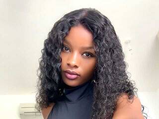 色情视频聊天 Hornylilbirdie