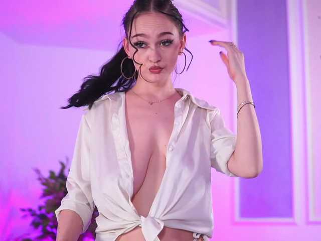 广播屏幕截图 HotSkinnyX