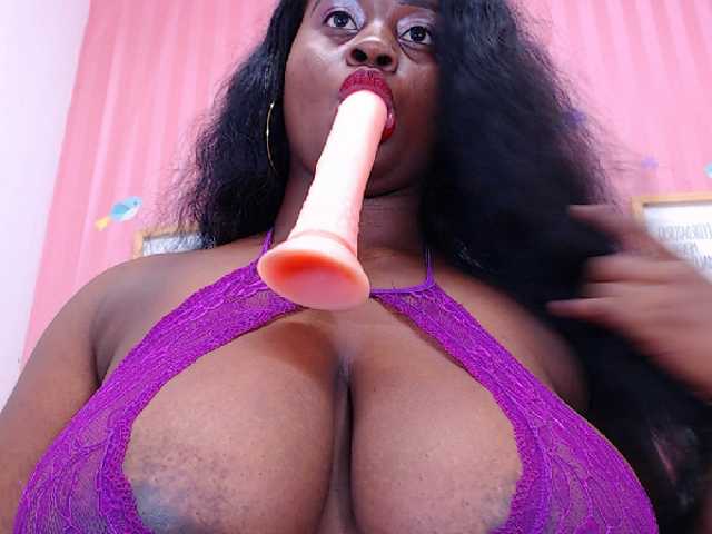 相片 irisbrown Hello guys! happy day lets make some tricks and #cum with me and play with my #toys #dildo #lovense #ebony #ebano #fuck my #pussy
