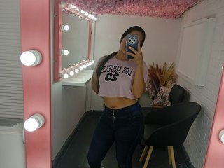 色情视频聊天 juanita-tay