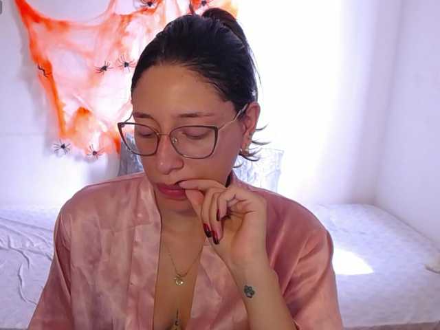 相片 Carla-Palmer @total Sexy SLIM Girl Want To Play With My WET Pussy U Want? @sofar #fit #bigass #smalltits #latina #young #skinny @remain Help Me ♥♥