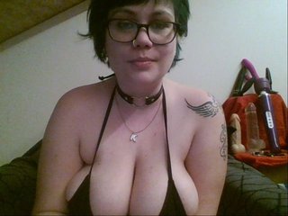 相片 KendraCam HUGE TITS!! Smoking curvy geeky gamer girl! (ENG/NL/FR)