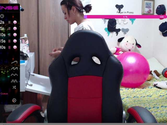 相片 emmily_castro hello come and play with me but with care I'm at home