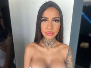色情视频聊天 KiaraMoreno