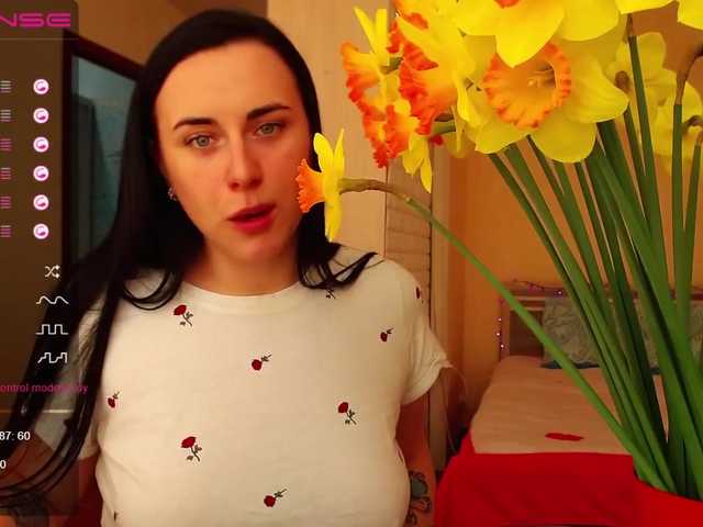 相片 -Yurievna- Welcome to my room) My name is Sveta) I love flowers and orgasms) I prefer level 26-33) lovense 2 tips , i see *****0 tip)