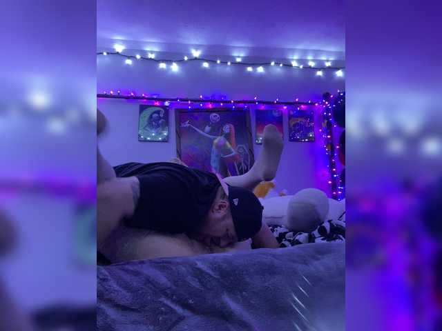 相片 kittenbeast69 300 tokens flash tits 600 tokens suck dick