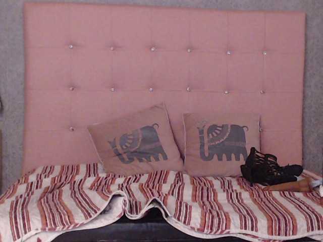 相片 LATIN-QUEENN welcome to my living room i love vibes make my bed wet