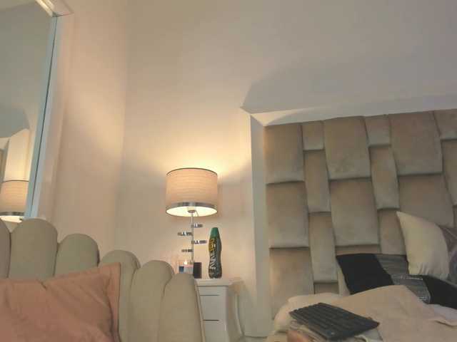 广播屏幕截图 Leah-Prada