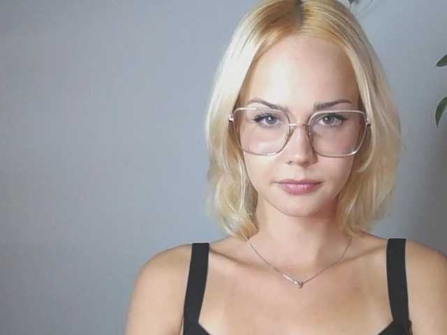 相片 lexieSpicy Sweet and yet dang naughty ;) #innocentface #sweet #petite #glasses #fetish #natural #shorthair #domina #teaser #cfmn #joi #cei #cbt #sph #cucktrainingI don;t speak russian