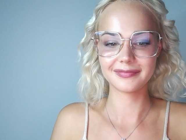 相片 lexieSpicy Sweet and yet dang naughty ;) #innocentface #sweet #petite #glasses #fetish #natural #shorthair #domina #teaser #cfmn #joi #cei #cbt #sph #cucktrainingI don;t speak russian