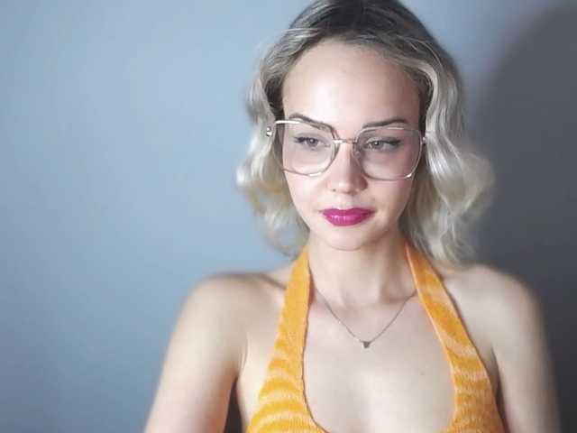 相片 lexieSpicy Sweet and yet dang naughty ;) #innocentface #sweet #petite #glasses #fetish #natural #shorthair #domina #teaser #cfmn #joi #cei #cbt #sph #cucktrainingI don;t speak russian