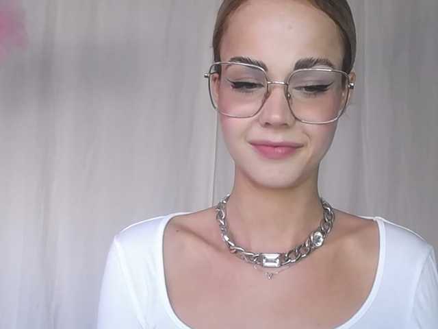 相片 lexieSpicy Sweet and yet dang naughty ;) #innocentface #sweet #petite #glasses #fetish #natural #shorthair #domina #teaser #cfmn #joi #cei #cbt #sph #cucktraining