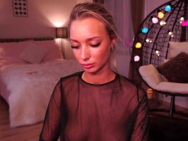 相片 LilyTheReal QUICK WARNING!!! My tight boobs are craving for some oil :P @remain #dominant #mistress #submissive #slave #tattood #newmodel