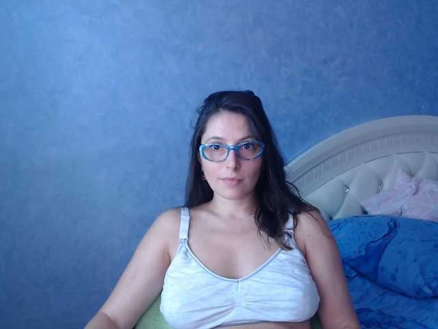 相片 LisaSweet23 hi boys welcome to my room to chat and for hot body to see naked in private))