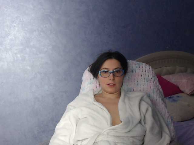 相片 LisaSweet23 hi boys welcome to my room to chat and for hot body to see naked in private))