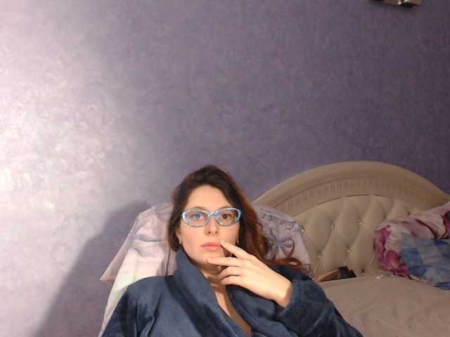 相片 LisaSweet23 hi boys welcome to my room to chat and for hot body to see naked in private))