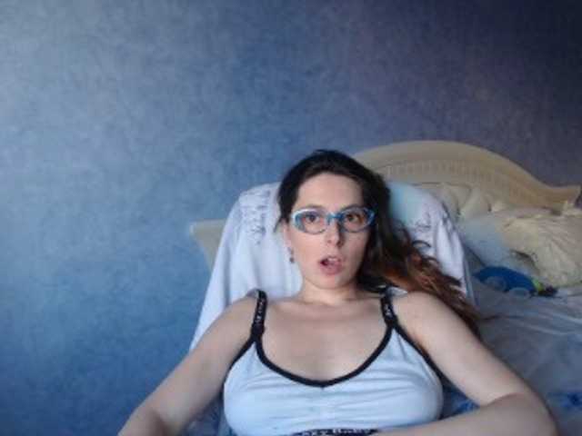 相片 LisaSweet23 hi boys welcome to my room to chat and for hot body to see naked in private))