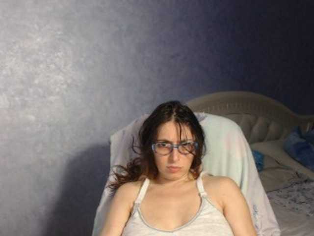 相片 LisaSweet23 hi boys welcome to my room to chat and for hot body to see naked in private))