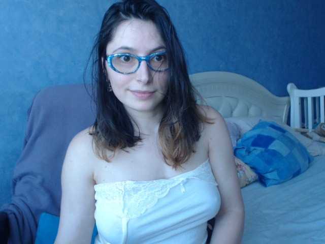 相片 LisaSweet23 hi boys welcome to my room to chat and for hot body to see naked in private))