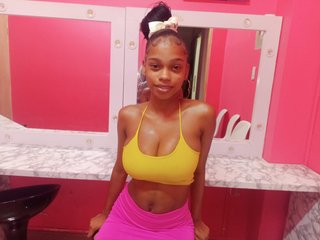 色情视频聊天 littleebonymommy