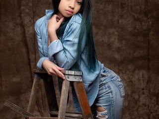 色情视频聊天 Littlegirla