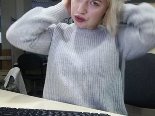 相片 Lola-Hola I am in office, working as a secretary! The director is nearby! Ass in jeans 10, bra 40, nipples 80, boobs 100, bra off 120300 токенов что-бы показать шоу, 300 токенов уже собрано, осталось 0 токенов