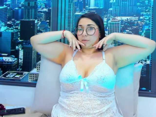 相片 LulluMagic Guys today I'm very horny and I want to fuck #latina #toys #bigass #bigtits #tattoo #curvaceous