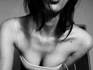 色情视频聊天 MadameLia