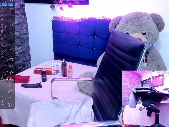 相片 Madelinexxx Hello, I'm new... My name is Madeline and I'm 18 years old❤Tip menuPvt ON- GOAL: SHOW BOOBS