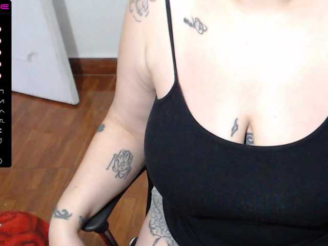 相片 Mary-wet ♥ hi guys welcome.. we play ♥flash pussy 70 tks♥ flash open ass 90tks ♥ ask me for more ♥ #bigtits #milf #latina #colombia #squirt