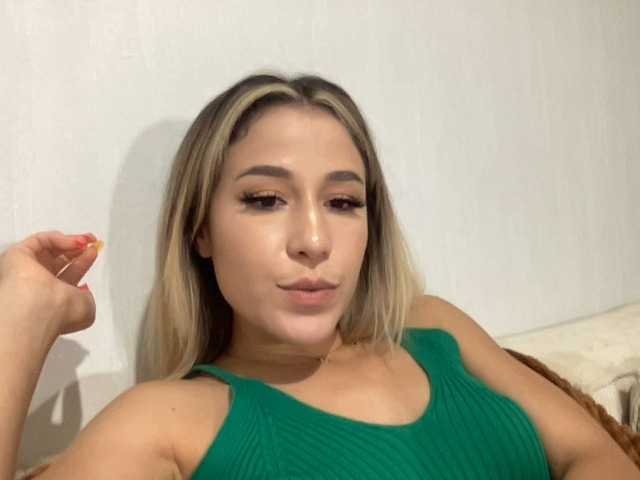 相片 Melyna_ Chaque 500 tokens envoyer en LIVE un album personnalisé pour toi ❤️‍