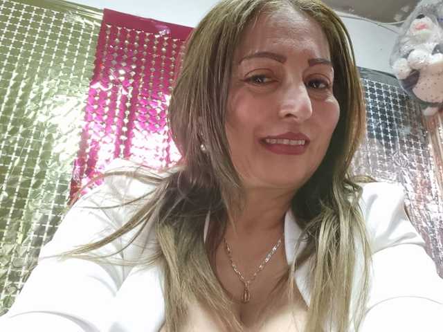 个人资料的照片 miatitsmature