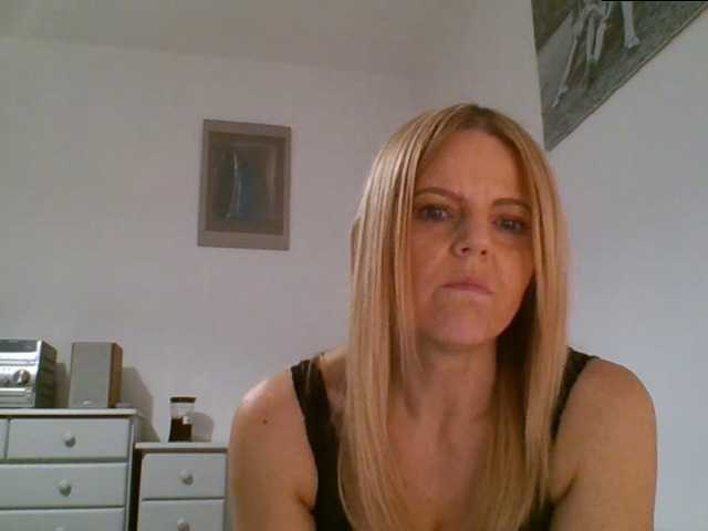 相片 MilfSusanna If you wanna play, join me up in pvt and lets;) i love to dance;) and play...