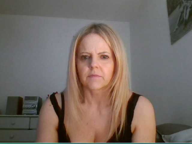 相片 MilfSusanna If you wanna play, join me up in pvt and lets;)i love to dance;) and play...