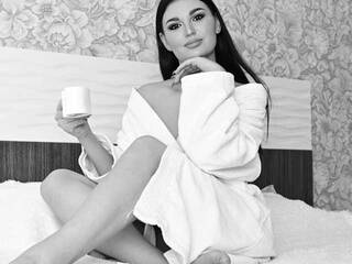 色情视频聊天 Monika-Doll