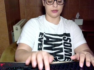 色情视频聊天 MoniqQuuen