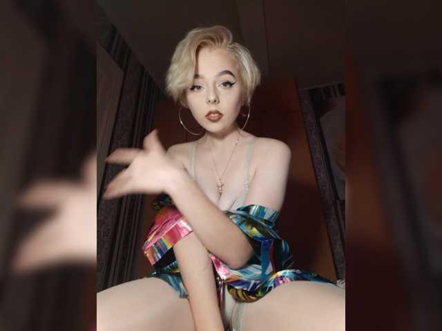 相片 Moonkitten Привет ребята! Цель - #hot #dance ! #pvt #c2c #fetish #feet #roleplay 2 токен для добавления в друзья! А также ваши пожелания и запросы за чаевые, пишите:)