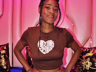 色情视频聊天 NahomyyBrownn