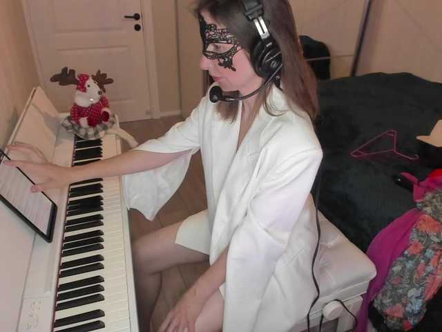 相片 PianoGirl Hi everyone. I am Anastasia :) 101 Take off dress, 102 put on dress, 103 change the dress, 70 autodj - dance, 10001 - take off mask