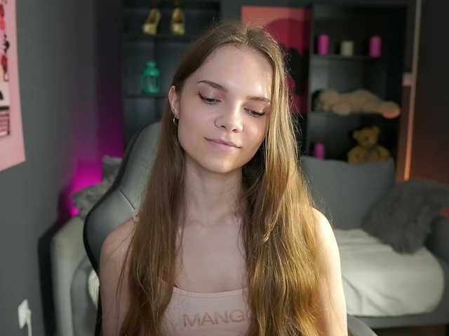 相片 NatashaMalko If you want to talk with somebody I'm here to make your day better I'm non nude but if you are brave you can make me naked :) #teen #squirt #anal #dildo #18