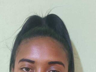 色情视频聊天 Nisaina