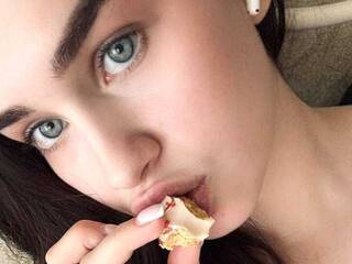 色情视频聊天 plushflametwinklemeow