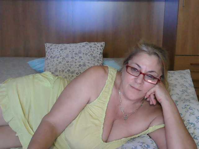 相片 Mary_sweet MATURE WOMAN(60 years-)#MILF#BIG TITS NATURAL#HAIRY PUSSY#SMOKER#Guys press on the heart from the right angle if you like me#C2C IN PRV,GROUP OR IN CHAT FOR 199TKS(5MIN)#PM20TKS