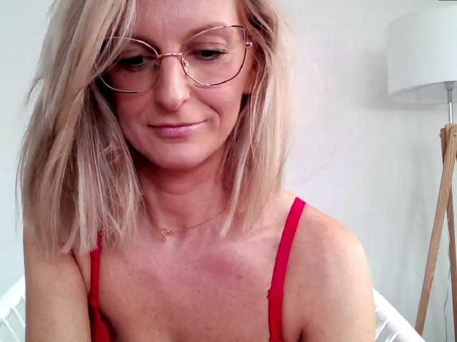 相片 RachellaFox Sexy blondie - glasses - dildo shows - great natural body,) For 500 i show you my naked body @remain