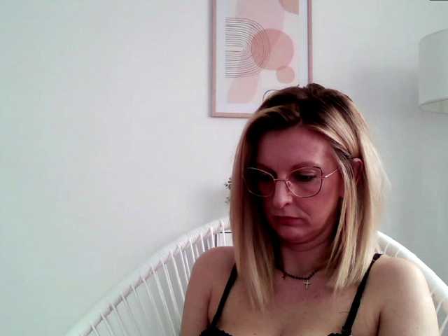 相片 RachellaFox Sexy blondie - glasses - dildo shows - great natural body,) For 500 i show you my naked body @remain
