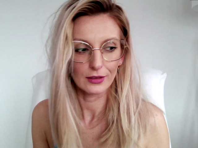 相片 RachellaFox Sexy blondie - glasses - dildo shows - great natural body,) For 500 i show you my naked body [none]